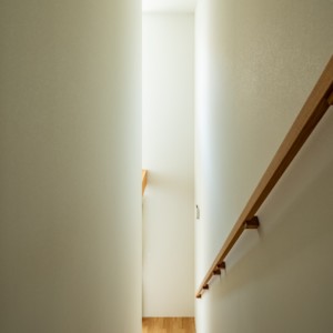 季節の変化を感じ心に潤いを与える濡れ縁のある家