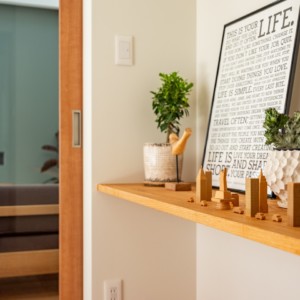 季節の変化を感じ心に潤いを与える濡れ縁のある家